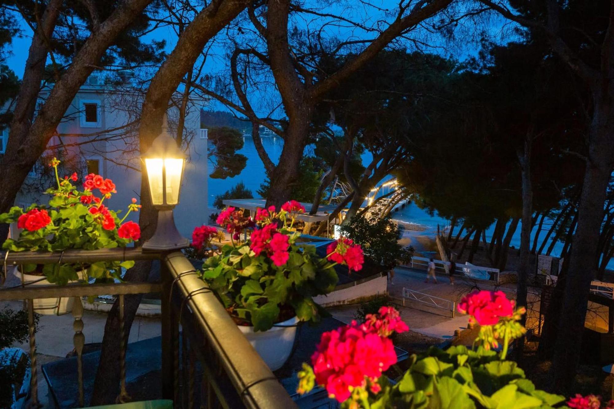 Beachfront Apartment Romilda Макарска Экстерьер фото